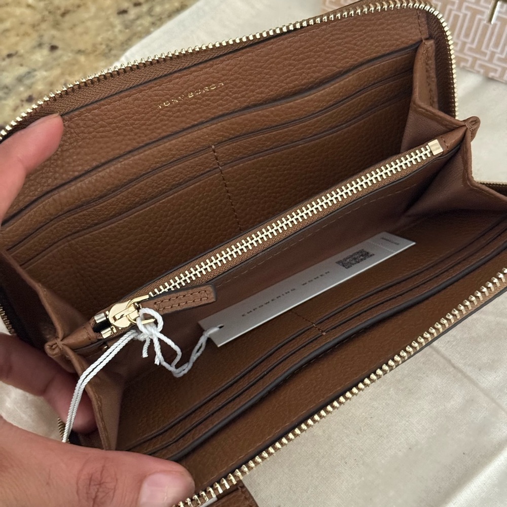 New Tory Burch BRITTEN ZIP CONTINENTAL wallet in moose - Picture 4 of 8